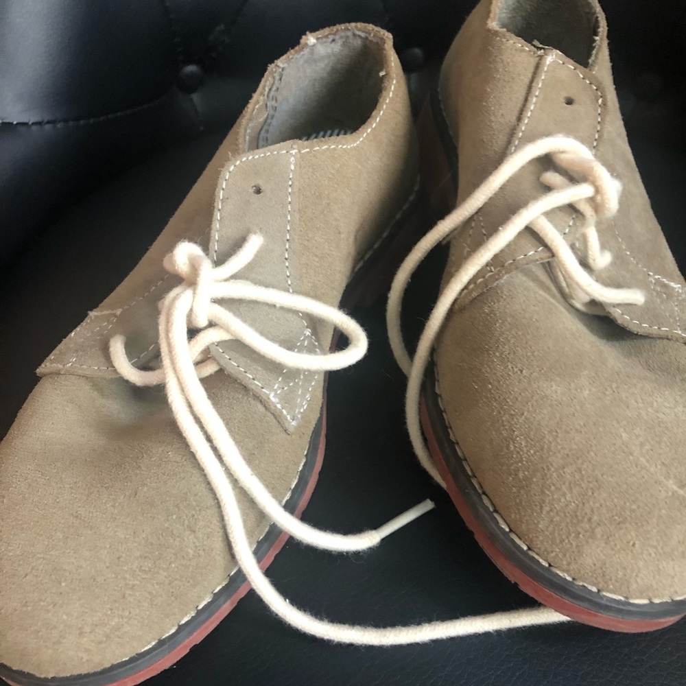 Cherokee olive green shoes, size 4 run big!